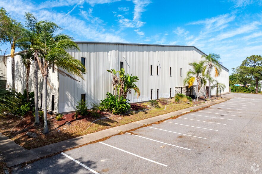 270 Barnes Blvd, Rockledge, FL for sale - Primary Photo - Image 1 of 1