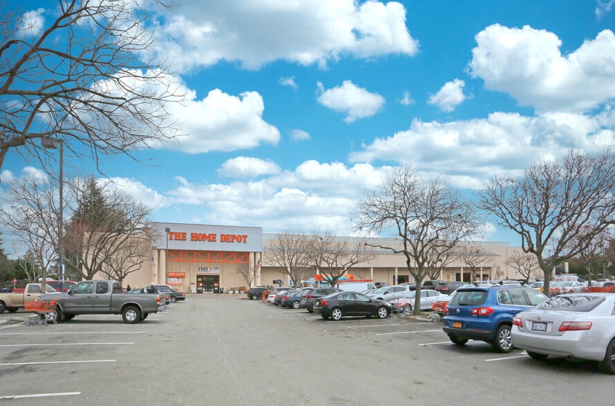 680-690 Kifer Rd, Sunnyvale, CA for lease - Building Photo - Image 2 of 4