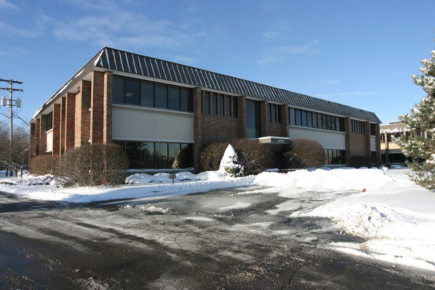 23725 Northwestern Hwy, Southfield, MI for sale - Building Photo - Image 2 of 5