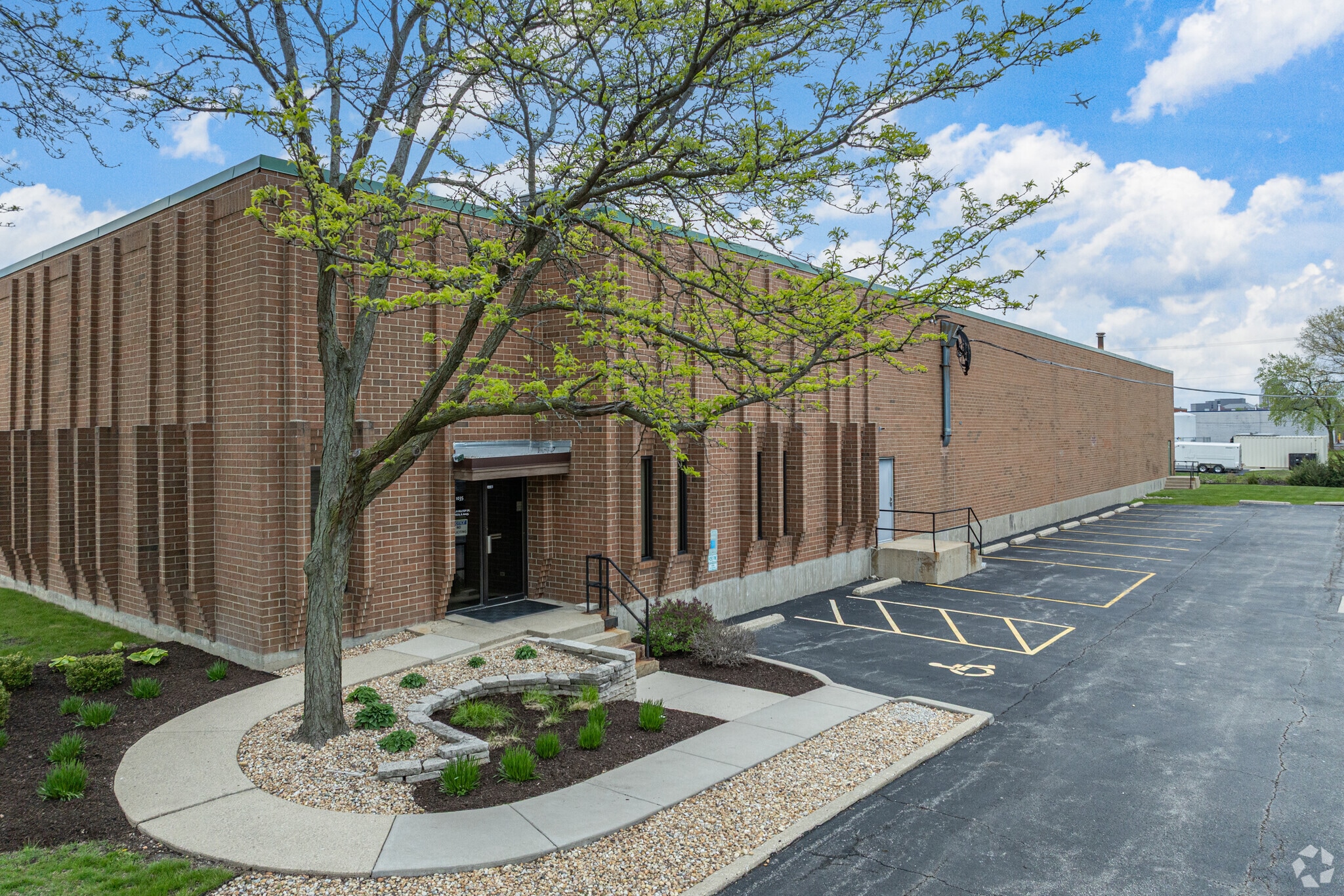 1035 N Hilltop Dr, Itasca, IL for lease Building Photo- Image 1 of 6