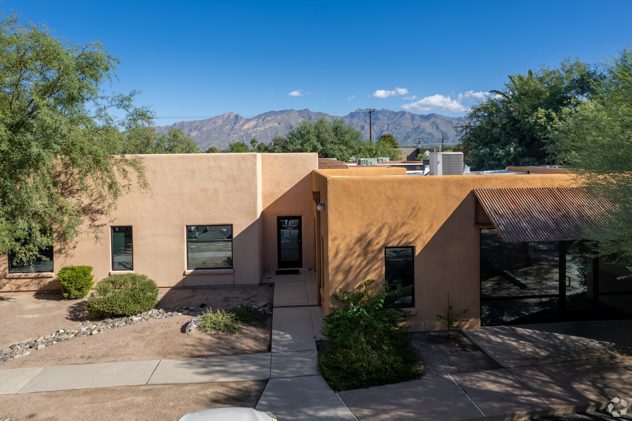 2951 N Swan Rd, Tucson, AZ à louer Photo principale- Image 1 de 4