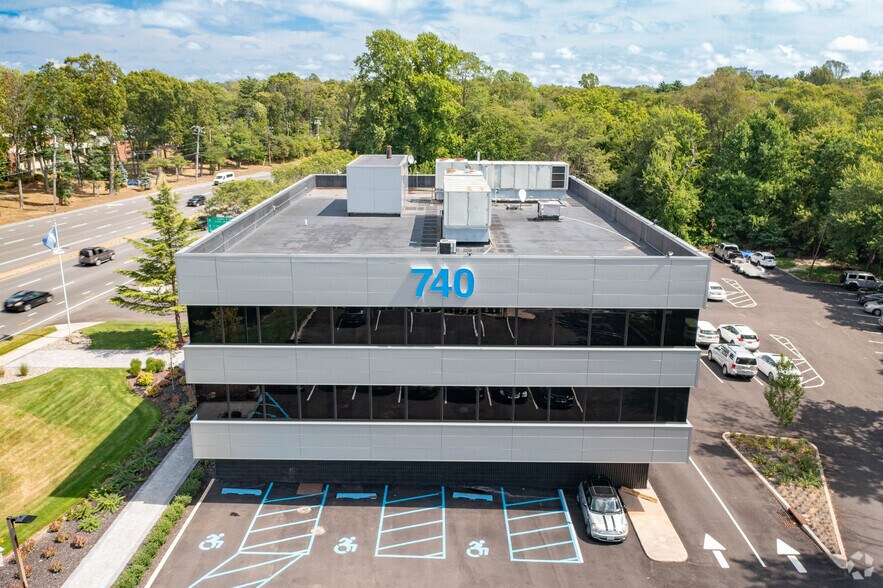 740 Veterans Memorial Hwy, Hauppauge, NY for lease - Aerial - Image 3 of 7
