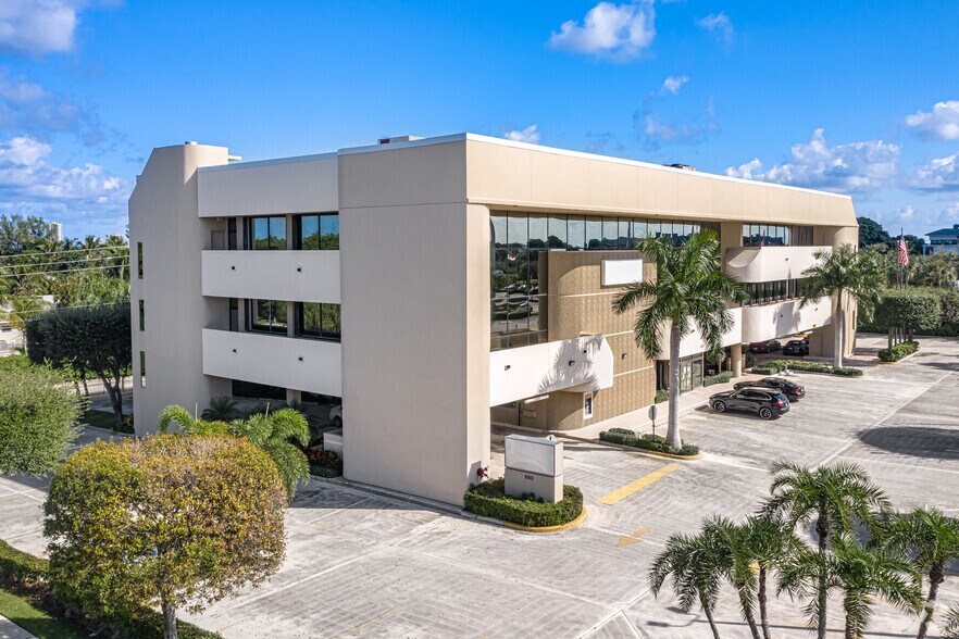660 US 1 Hwy, North Palm Beach, FL à louer - Photo du bâtiment - Image 1 de 10