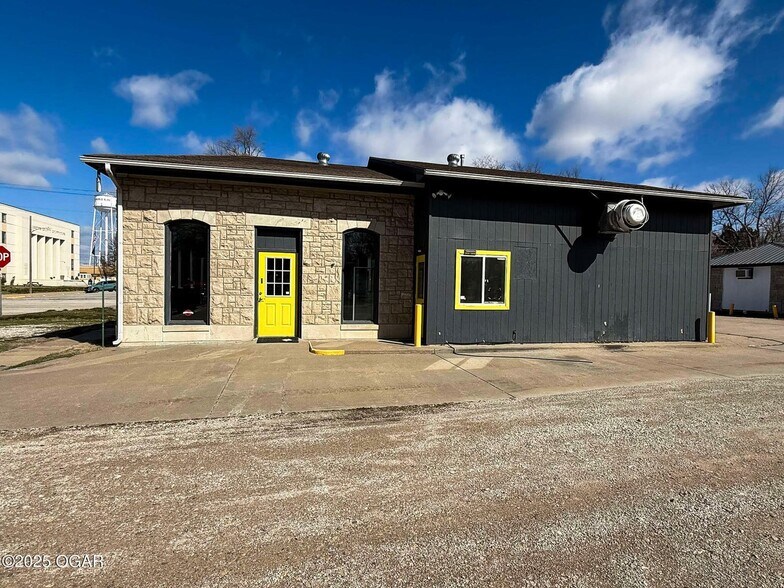 622 6th St, Oswego, KS à vendre - Photo du bâtiment - Image 3 de 12