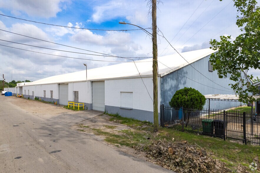 5025 Jensen Dr, Houston, TX à vendre - Photo du bâtiment - Image 3 de 16