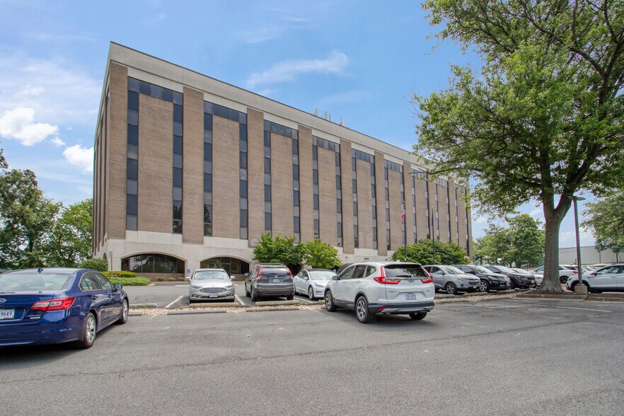 8001 Braddock Rd, Springfield, VA à louer - Photo du bâtiment - Image 2 de 8