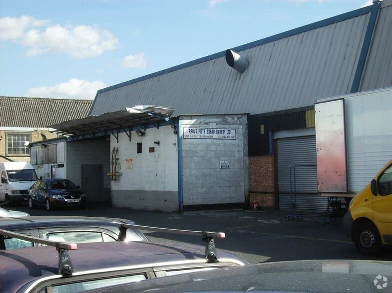 22 Bull Ln, London for lease - Building Photo - Image 2 of 4