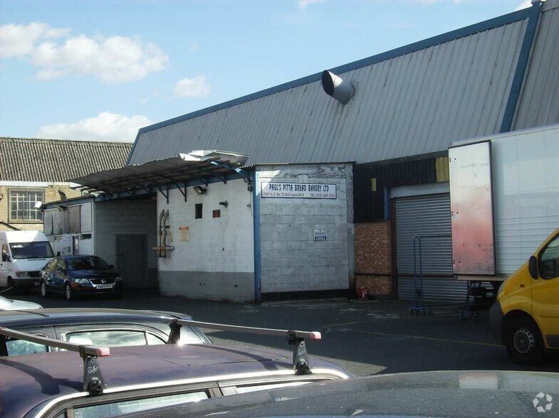 22 Bull Ln, Londres à louer - Photo du bâtiment - Image 2 de 4