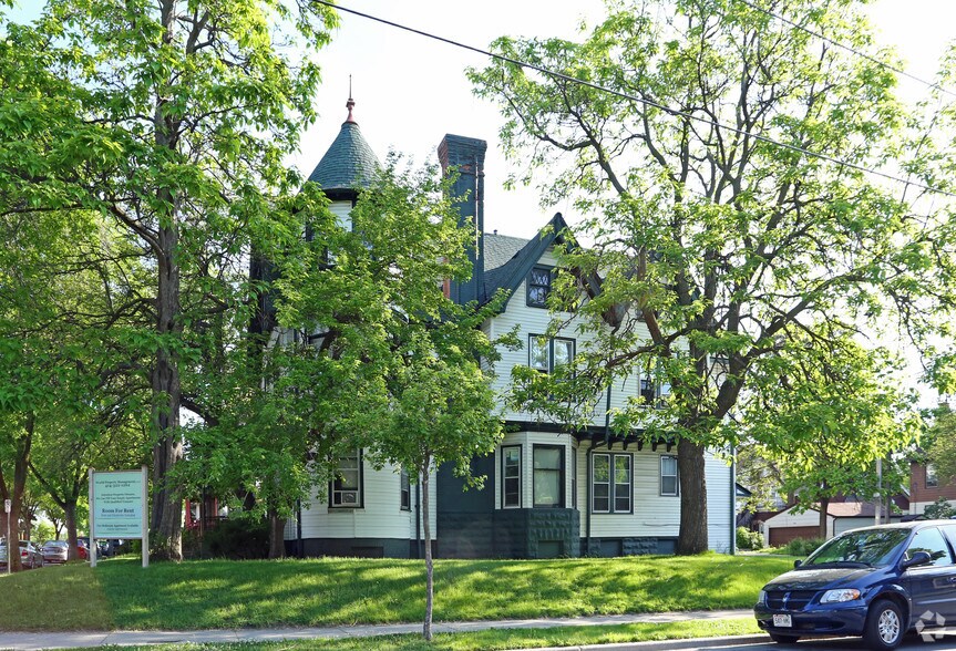 924 S 19th St, Milwaukee, WI à vendre - Photo du bâtiment - Image 2 de 33