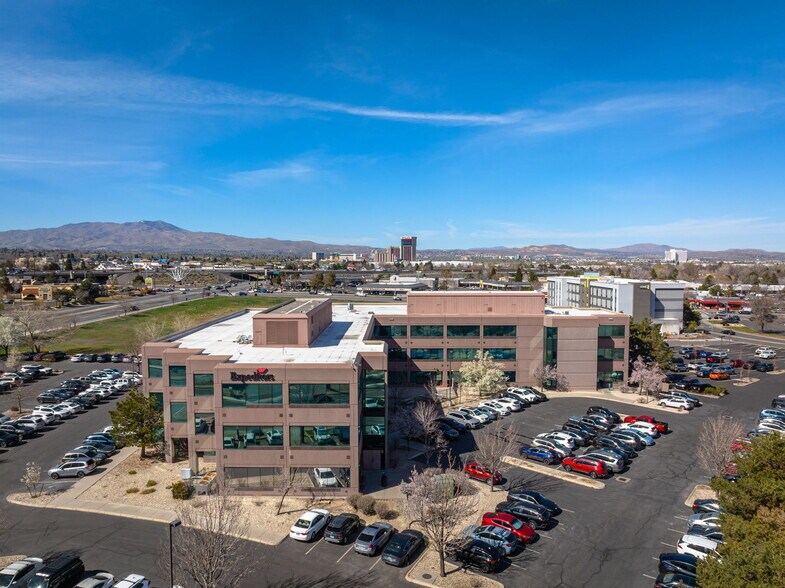 5250 S Virginia St, Reno, NV à louer - Photo du bâtiment - Image 3 de 6