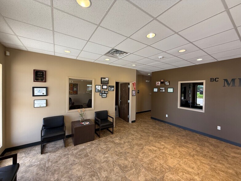 1504 Nederland Ave, Nederland, TX à vendre - Photo du bâtiment - Image 2 de 27