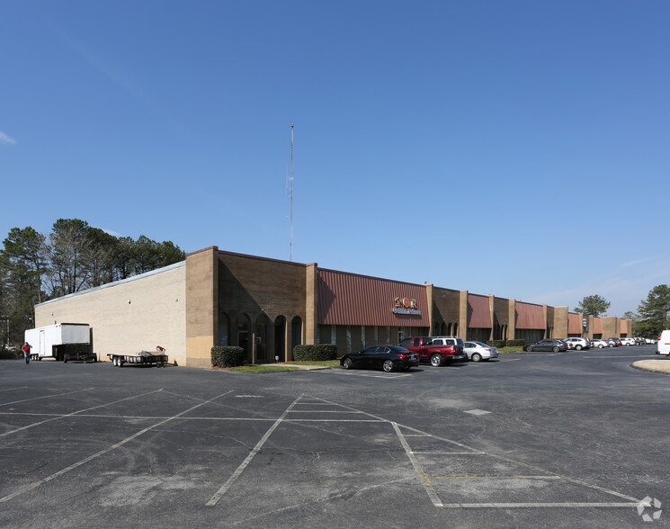 2065 Peachtree Industrial Ct, Atlanta, GA à louer - Photo du bâtiment - Image 2 de 4