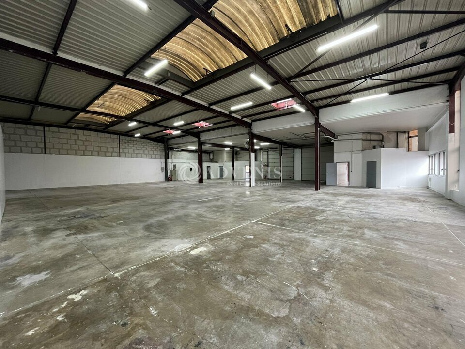 Flex in Le Blanc-Mesnil for lease Interior Photo- Image 1 of 12