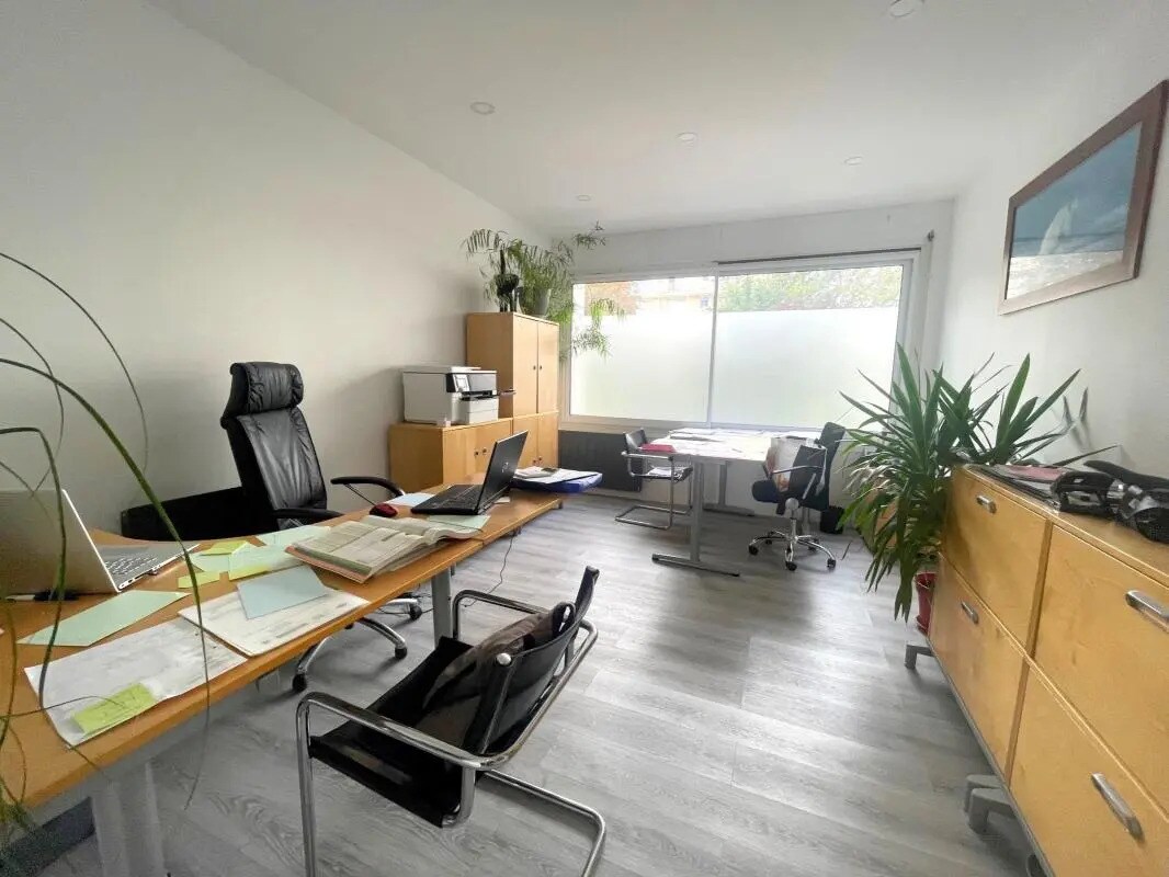 Office in Saint-Germain-en-Laye for lease Interior Photo- Image 1 of 8