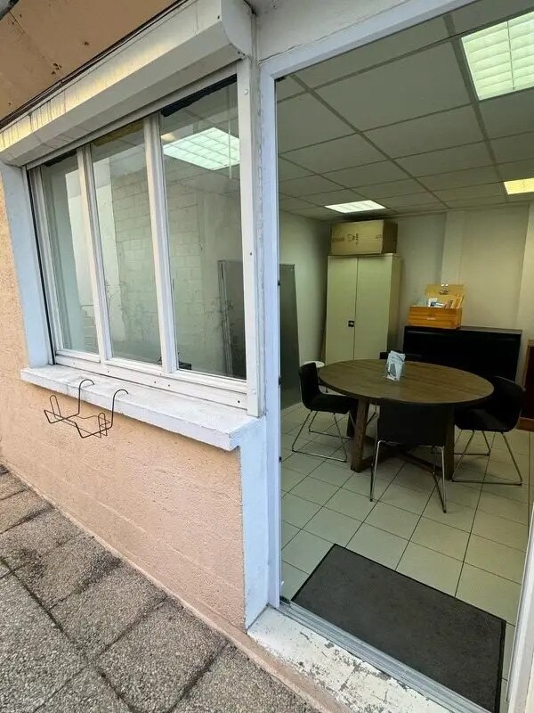 Office in Nanterre for lease Building Photo- Image 1 of 3