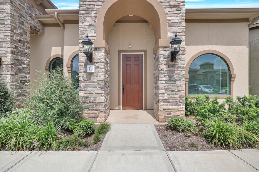 284 Ed English Dr, Shenandoah, TX à vendre - Photo du bâtiment - Image 2 de 58