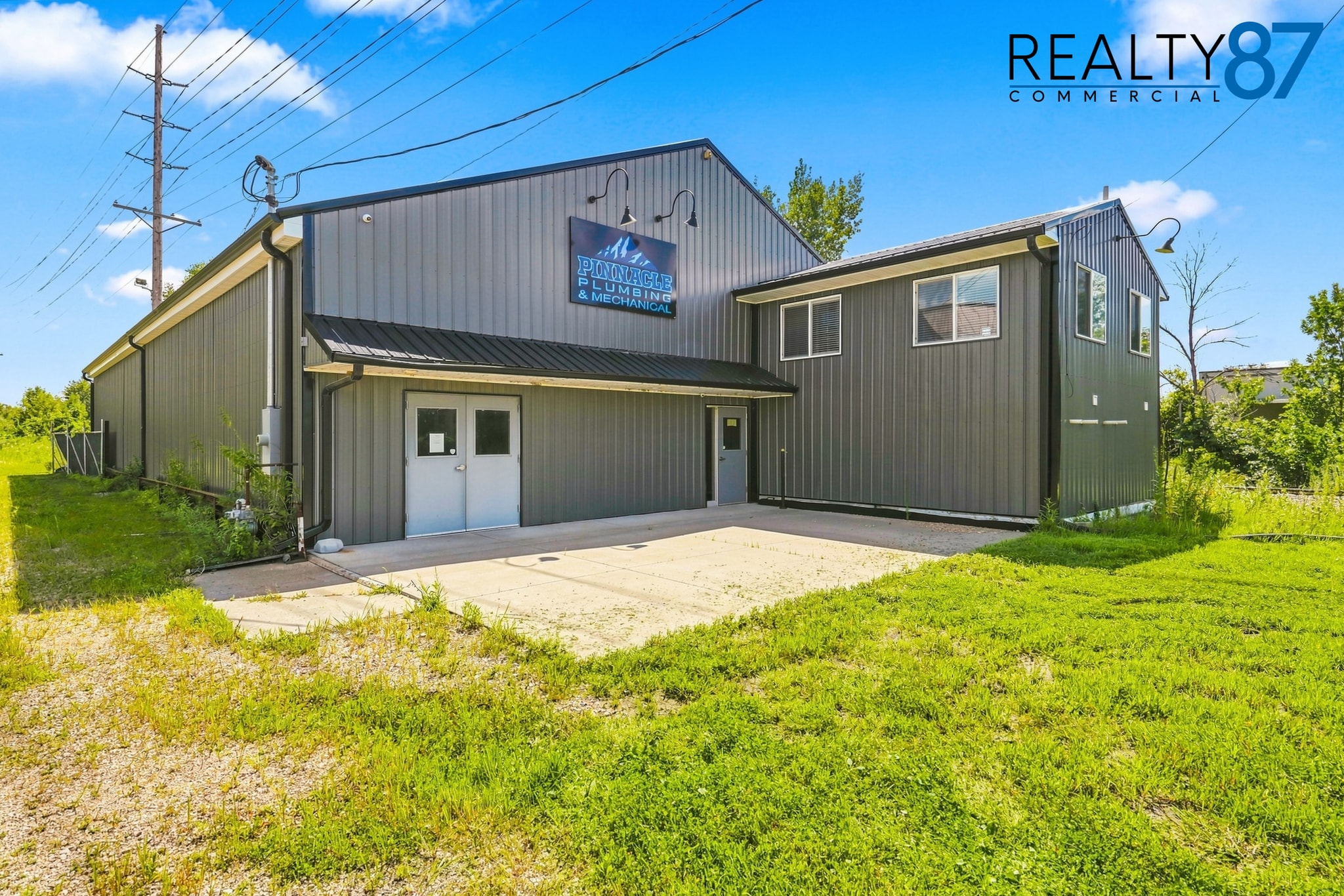 4301 6th St SW, Cedar Rapids, IA for sale Primary Photo- Image 1 of 34