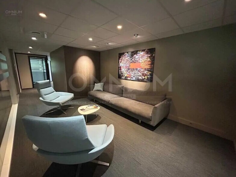 Office in Villeurbanne for lease - Interior Photo - Image 3 of 6