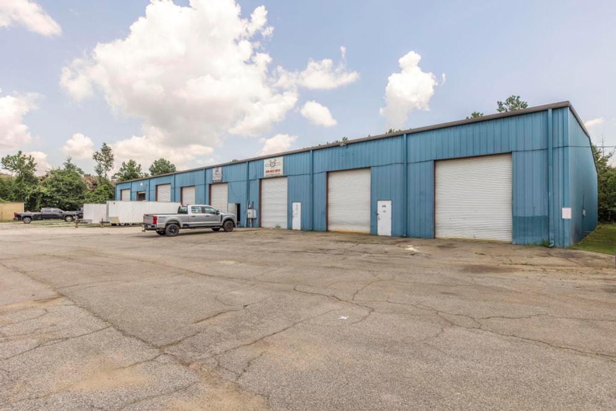 808 Industrial Way, Warner Robins, GA à louer Photo du bâtiment- Image 1 de 8
