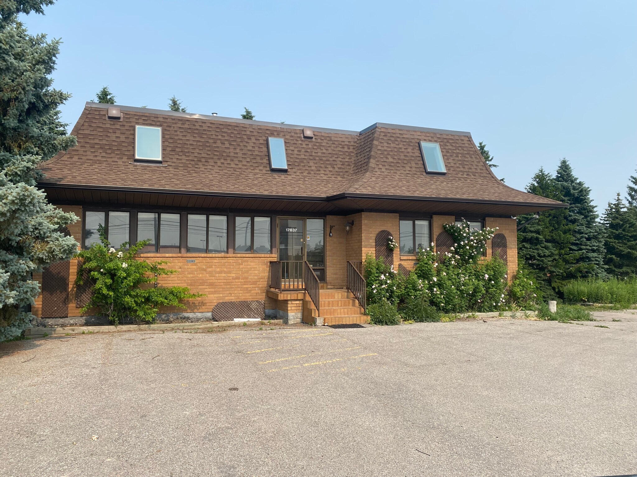 17837 Yonge St, Newmarket, ON à vendre Photo du bâtiment- Image 1 de 1