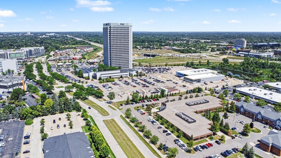 2600 Troy Center Dr, Troy, MI à vendre - Photo du bâtiment - Image 2 de 3