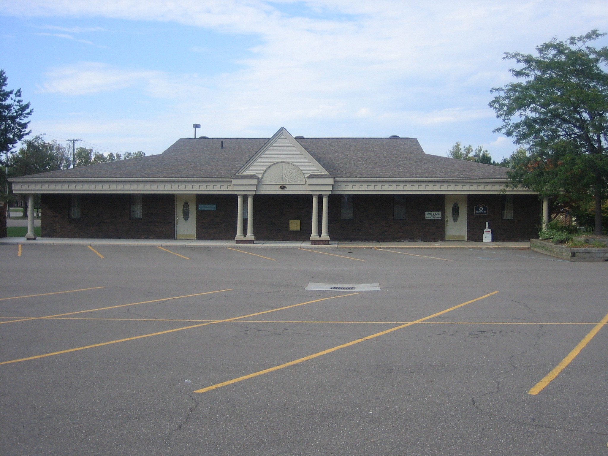 145 Rochdale Dr S, Rochester Hills, MI for lease Primary Photo- Image 1 of 4