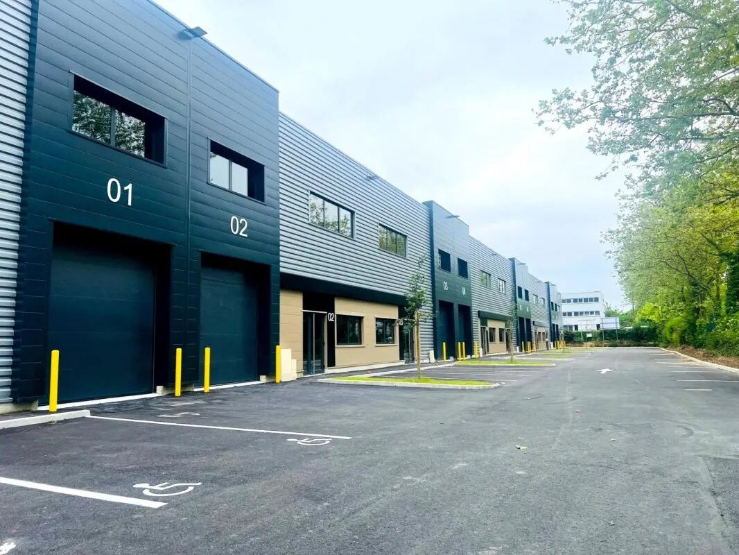 Flex in Buc for lease Building Photo- Image 1 of 15