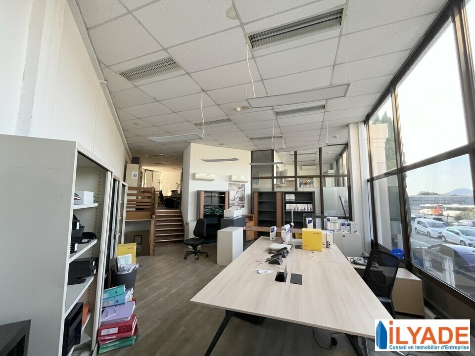 Office in Gémenos for lease Interior Photo- Image 1 of 9