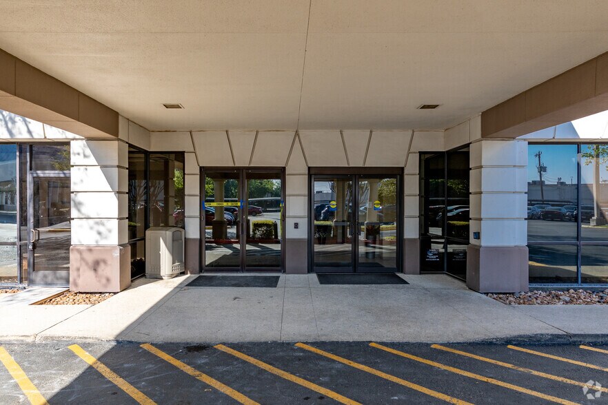 4330 Medical Dr, San Antonio, TX à louer - Photo du bâtiment - Image 2 de 6