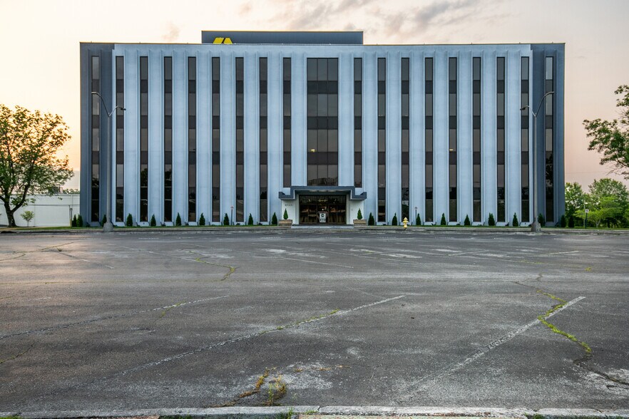 5751 Uptain Rd, Chattanooga, TN à louer - Photo du bâtiment - Image 3 de 28