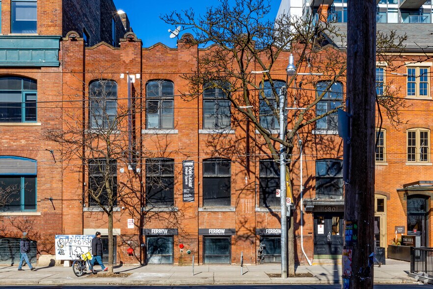 580 King St W, Toronto, ON à louer - Photo du bâtiment - Image 3 de 4