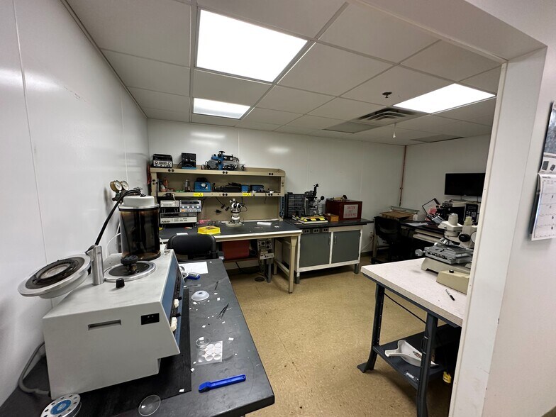 50A Northwestern Dr, Salem, NH à vendre - Photo intérieure - Image 2 de 7