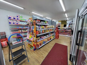 854 Chester Rd, Manchester for lease Interior Photo- Image 2 of 4
