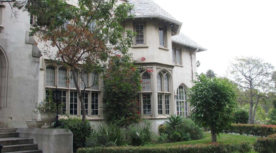 8630 Pine Tree Pl, West Hollywood, CA for lease Primary Photo- Image 1 of 2