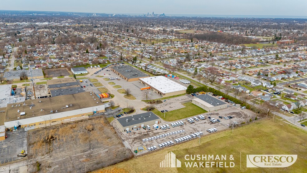 4300 Cranwood Pky, Warrensville Heights, OH for lease - Building Photo - Image 2 of 13