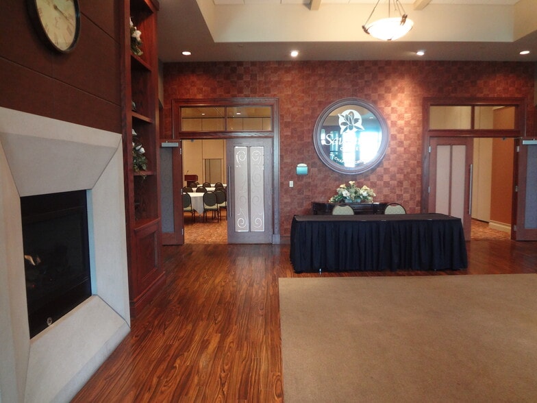 5533 Chappell Crossing Blvd, West Chester, OH à vendre - Photo du bâtiment - Image 2 de 22