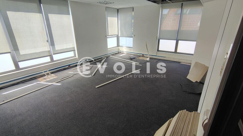 Office in Montreuil for lease - Interior Photo - Image 2 of 9