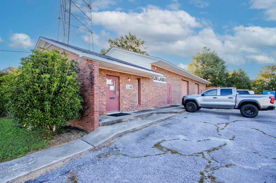 5946 Shakespeare Rd, Columbia, SC à louer - Photo du bâtiment - Image 2 de 4