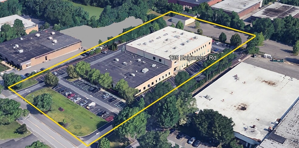135 Engineers Rd, Hauppauge, NY à louer - Photo du bâtiment - Image 2 de 12