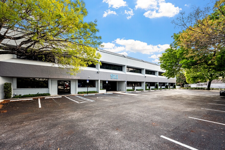 911 E Atlantic Blvd, Pompano Beach, FL for lease - Building Photo - Image 2 of 6