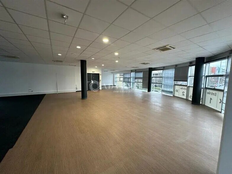 Office in VILLENEUVE-D'ASCQ for lease - Interior Photo - Image 2 of 5