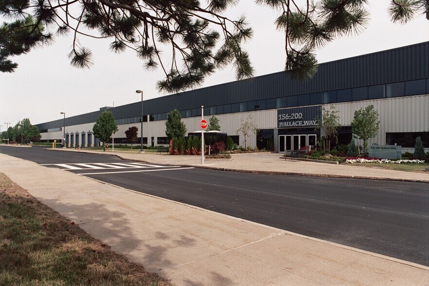 156-250 Wallace Way, Rochester, NY for lease - Building Photo - Image 1 of 4