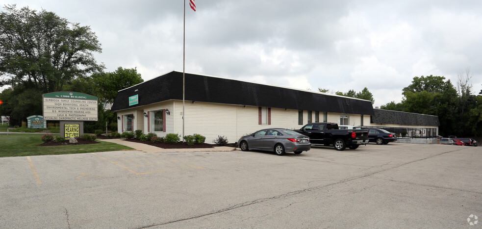 13000 W Bluemound Rd, Elm Grove, WI for lease - Building Photo - Image 1 of 7