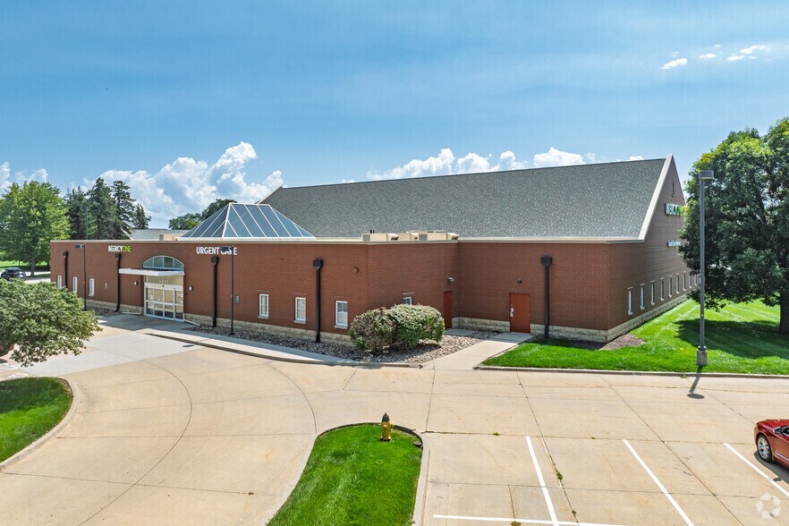 850 Dickman Rd, Des Moines, IA for lease - Building Photo - Image 1 of 13