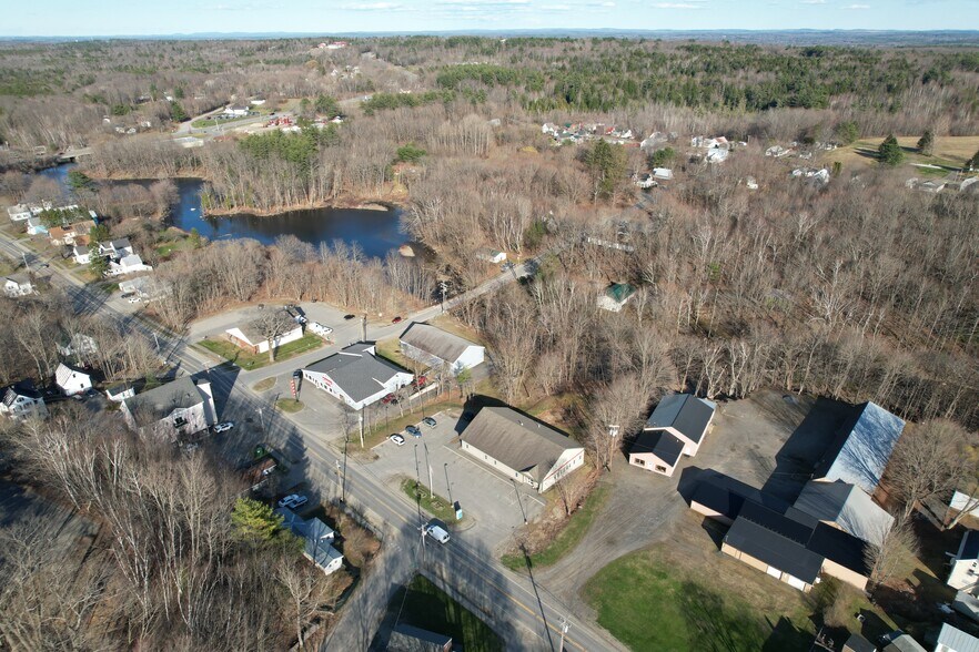 74 Water St, Oakland, ME à vendre - Photo du bâtiment - Image 2 de 10