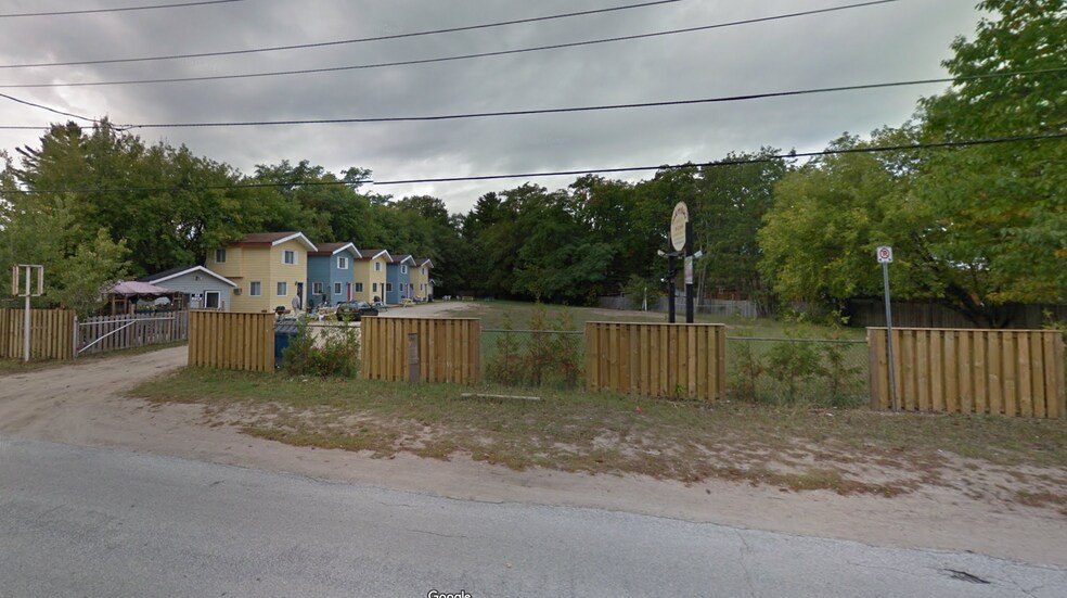 44 Beck St, Wasaga Beach, ON à vendre - Photo du bâtiment - Image 2 de 5