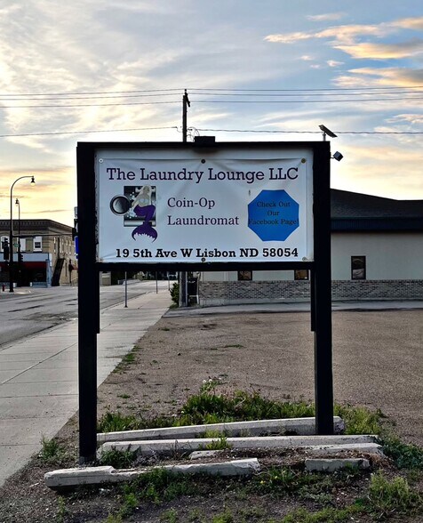 19 5th Ave E, Lisbon, ND à vendre - Photo du bâtiment - Image 2 de 5