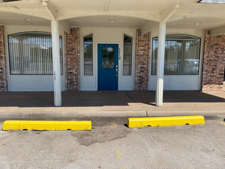 2301 Midwestern Pky, Wichita Falls, TX à louer - Photo du bâtiment - Image 3 de 30