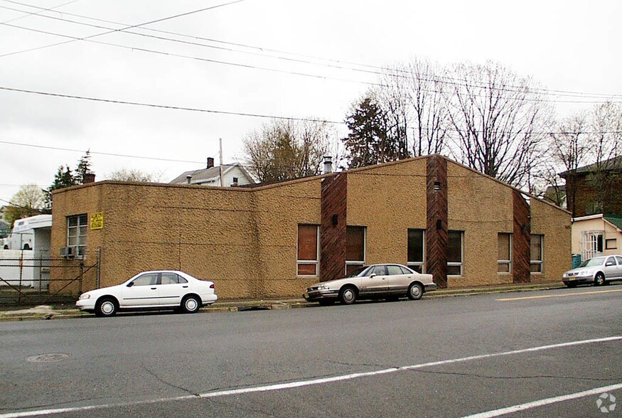 425 Paterson Ave, East Rutherford, NJ à vendre - Photo du bâtiment - Image 3 de 7