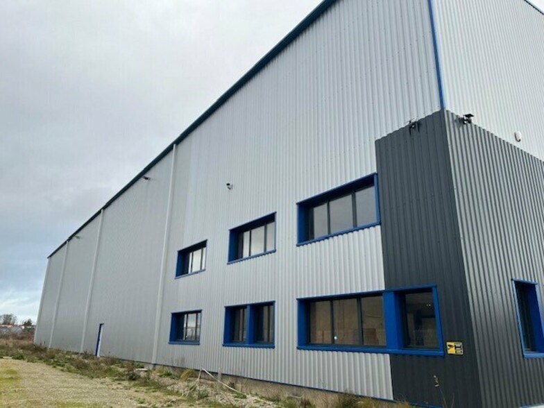 Industriel dans Tancarville à louer - Photo du bâtiment - Image 2 de 8